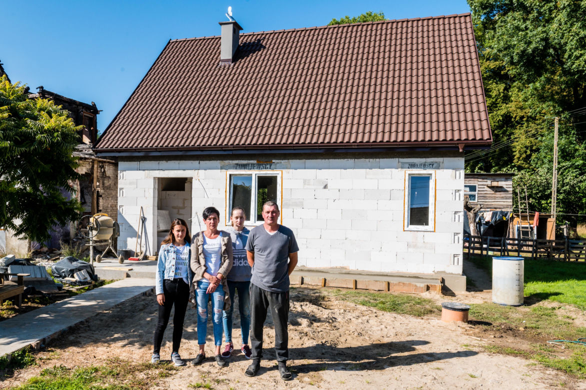 Przez pożar u sąsiadów stracili dom i cały dorobek życia