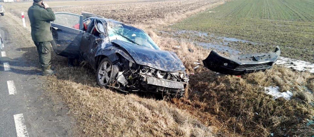Podlaskie: Honda wjechała do do rowu. Pasażerka zakleszczona w samochodzie