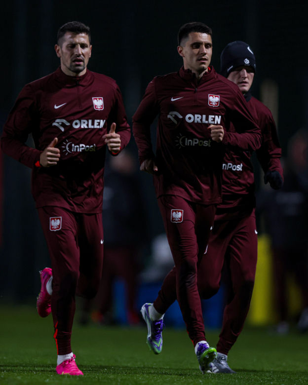 Robert Lewandowski i inni kadrowicze na treningu reprezentacji Polski