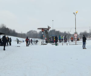 Tłumy narciarzy w bydgoskim Myślęcinku. Byliśmy na Stefanowym Stoku