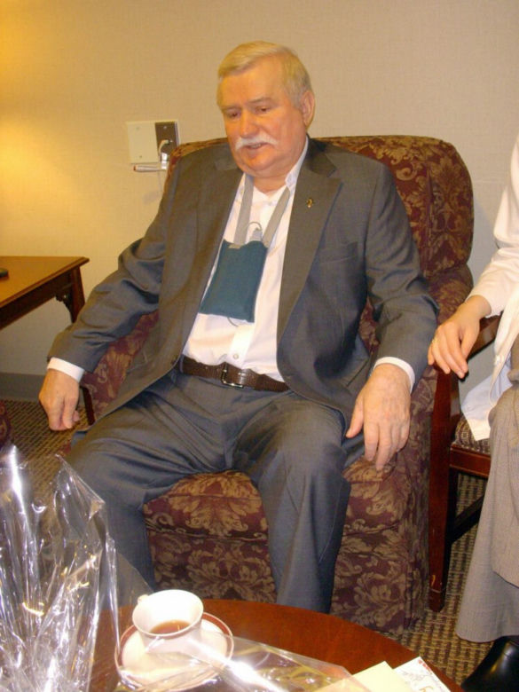 Wałesa mówi o wymianie rozrusznika - MAMY ZDJĘCIA Z WSZCZEPIENIA ROZRUSZNIKA W 2008