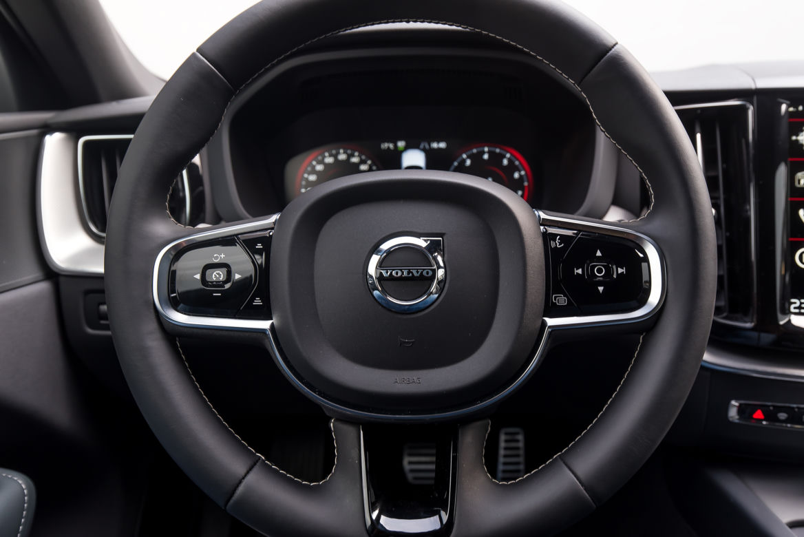 Volvo XC60 B4 Mild Hybrid FWD AT8 Momentum