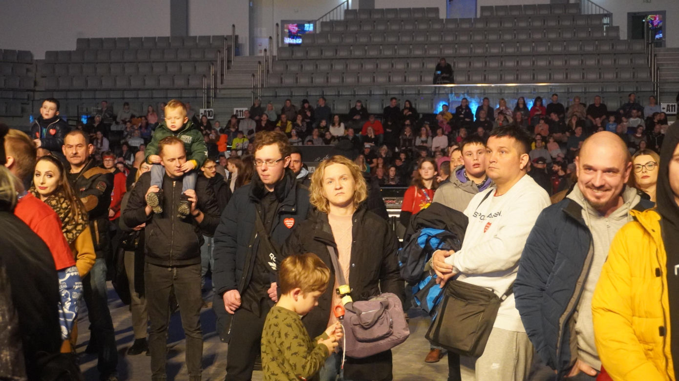 Finał WOŚP w Olsztynie. Pokaz laserowy podczas „Światełka do nieba” zachwycił wszystkich [ZDJĘCIA]