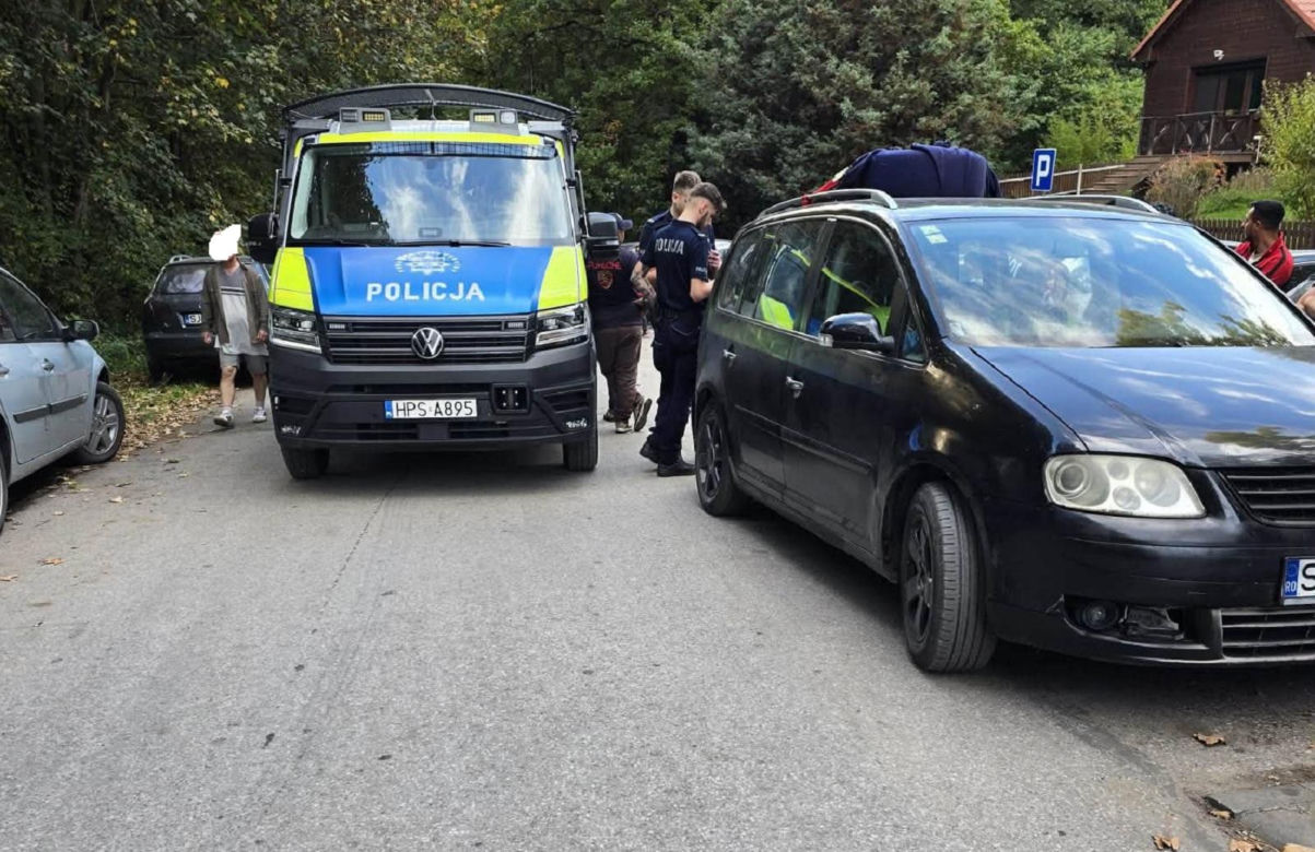 Grzybiarze z rumuńskimi tablicami pod Suchedniowem. Policja interweniowała po zgłoszeniu mieszkańca