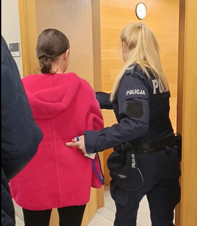 Spaliła kwasem ucho Julii. Rodzina broni wyrodnej matki, która latami torturowała 10-latkę