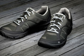 Kradzież w sklepie w Gostyniu. Założył parę nowych butów i wyszedł, a odpowie za kradzież dwóch