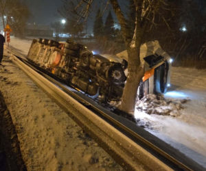 Przewrócona cysterna z gazem na DK-19 w Sarnakach