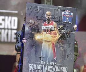 Antoni Macierewicz wygwizdany podczas meczu Gortat Team vs Wojsko Polskie