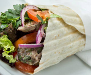 Najlepsze kebabownie w mieście! Sprawdźcie TOP 10 najlepszych kebabów w Warszawie [RANKING]