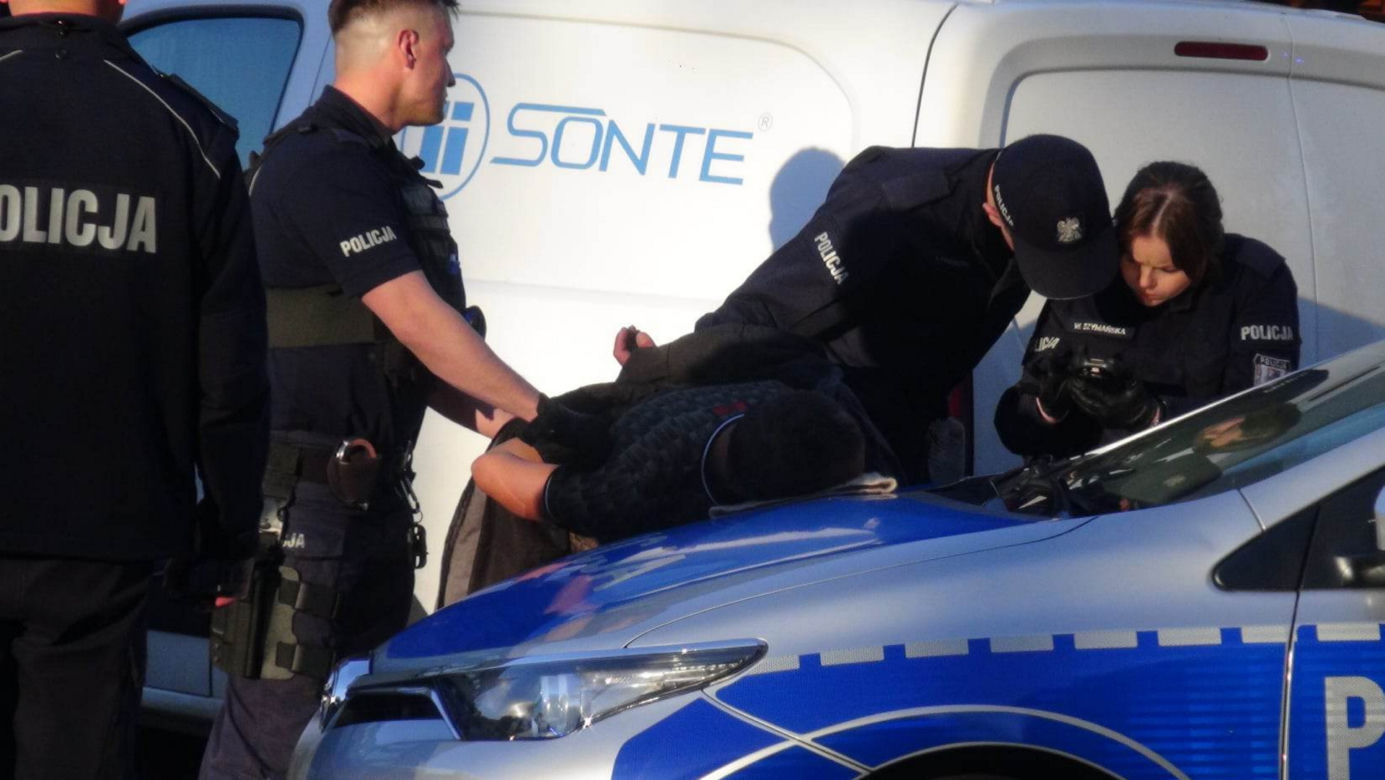 Pijany jak bela ukradł luksusowe porsche i uciekał nim przez pół miasta! Wydmuchał 4 promile!