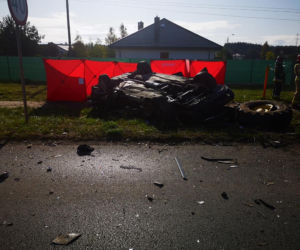 Koszmarne zderzenie osobówki z traktorem pod Bydgoszczą