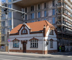 Blok z dziurą na dom. Oto najbardziej kontrowersyjna budowa w Polsce? Kapitanat Garbary w Poznaniu