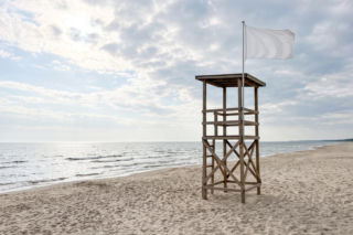 Sinice Mrzeżyno 16.07. Czy w Mrzeżynie można się dzisiaj kąpać? Flaga, warunki pogodowe