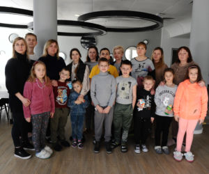 Zostawiła męża na wojnie, uciekła z dziećmi przed rakietami. Matki schroniły się pod Warszawą