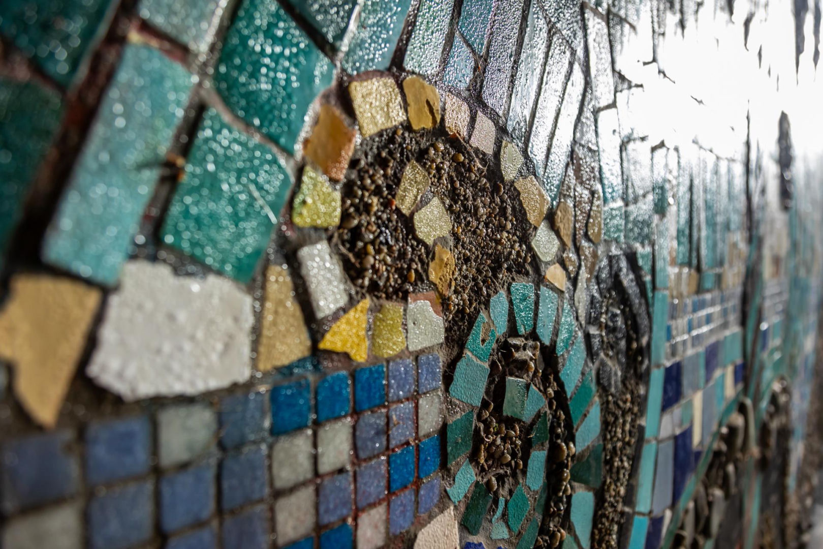 Przejście podziemne przy dawnej kopalni - mozaika z PRL