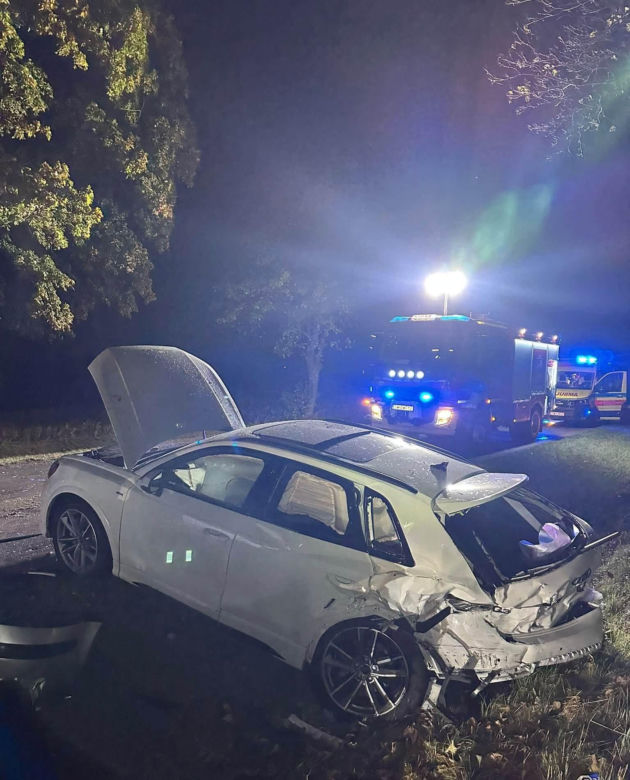 Poważny wypadek na Dolnym Śląsku! Samochody zderzyły się z ciągnikiem, są ranni