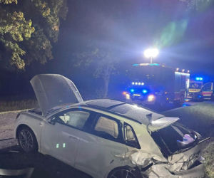 Poważny wypadek na Dolnym Śląsku! Samochody zderzyły się z ciągnikiem, są ranni