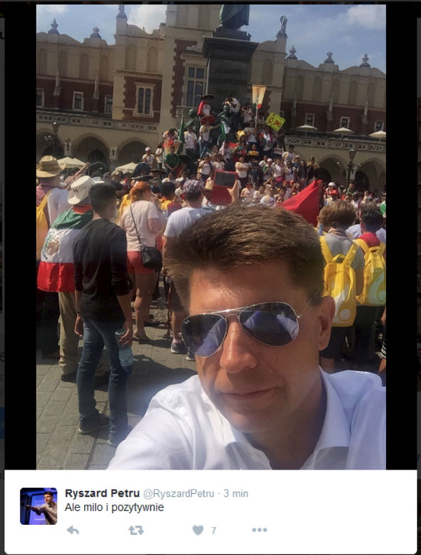 Politycy służą papieżowi