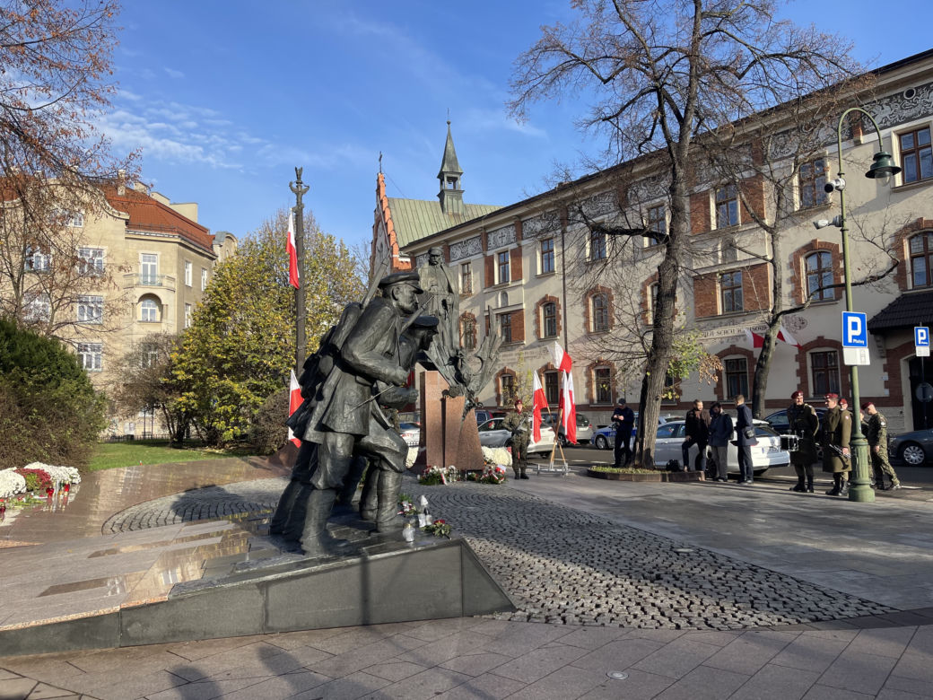 Tak Kraków świętował 104. lata niepodległości. Tłumy na ulicach miasta