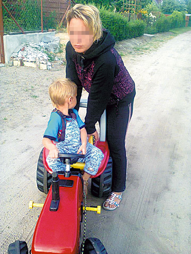 Prosiła o pomoc zabrali jej dzieci