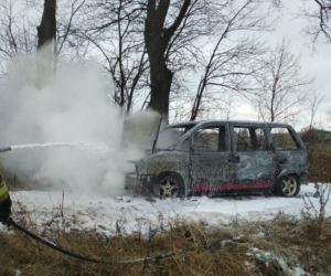 Pietrasze. Samochód osobowy stanął w płomieniach [ZDJĘCIA]
