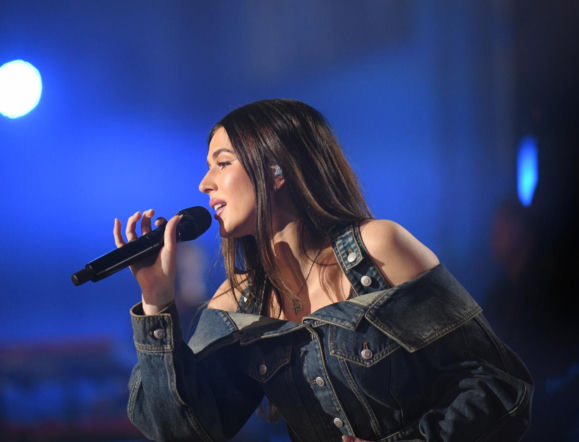 Roxie Węgiel SZOKUJE W SZKOLE! Golutki brzuch na koncercie patriotycznym