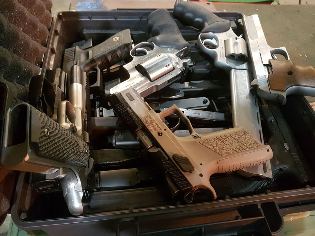 Odwiedź strzelnicę C4 Guns