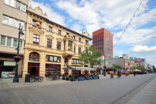 Chcieli obciąć mu palec i przypalać palnikiem! Torturowany 37-latek wyskoczył przez okno