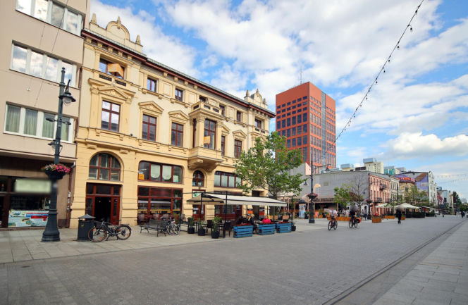Chcieli obciąć mu palec i przypalać palnikiem! Torturowany 37-latek wyskoczył przez okno