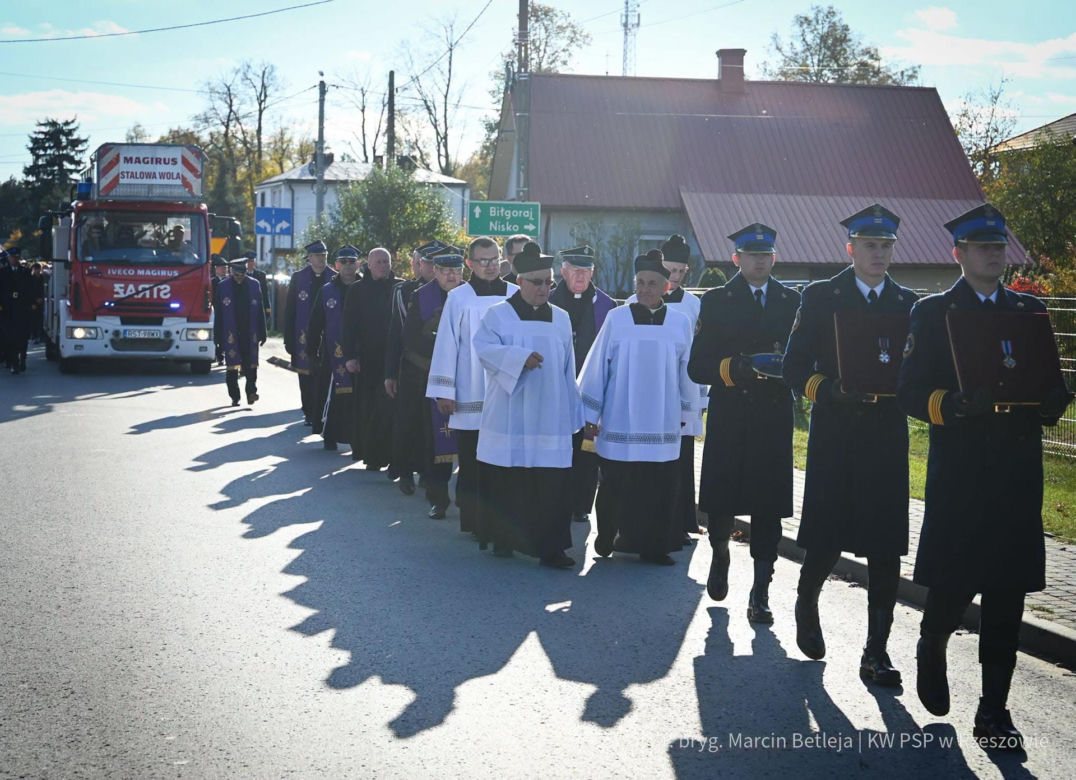 Ruszył na ratunek i zapłacił za to najwyższą cenę. Poruszające pożegnanie 29-letniego Wojciecha