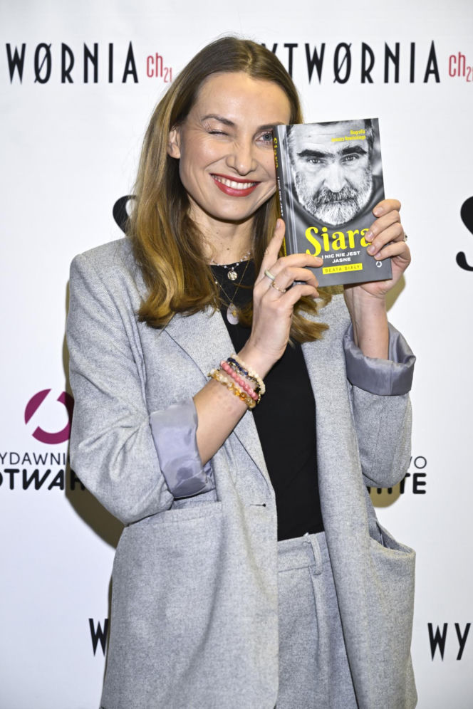 Markowska przytulała męża, Ostałowska zaskoczyła sylwetką, Ścibakówna błyszczała na premierze biografii Rewińskiego