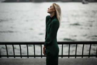 Leśna zieleń będzie najbardziej eleganckim i luksusowym kolorem 2026 roku. Zaproś ją do swojej szafy