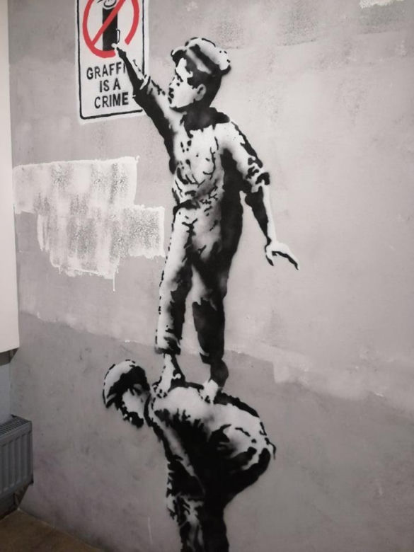 Ferie w Krakowie? Wystawę Banksy'ego, najbardziej tajemniczego artysty na świecie, koniecznie trzeba zobaczyć