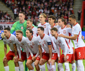 Anna Lewandowska z teściową i jej partnerem na meczu Polska - Bośnia