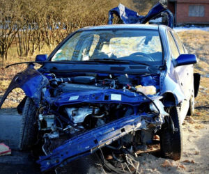 Borów: Koszmar na drodze. 47-latek nie żyje, trzy osoby w szpitalu