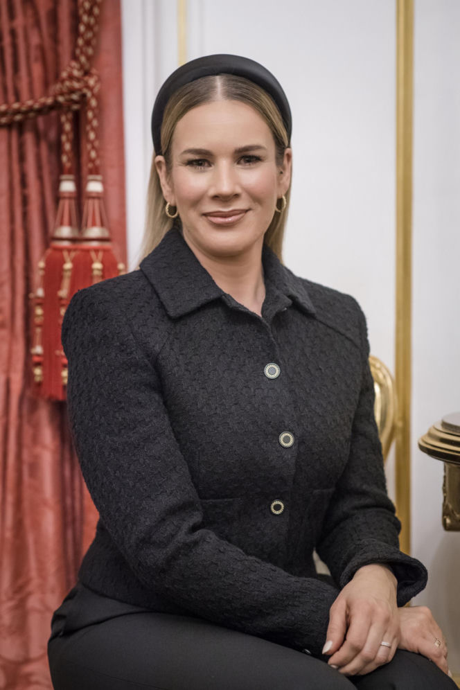 Marta Nawrocka w garniturach