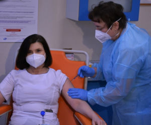 Koronawirus: Ruszyły szczepienia w szpitalach w Bełchatowie i województwie łódzkim 