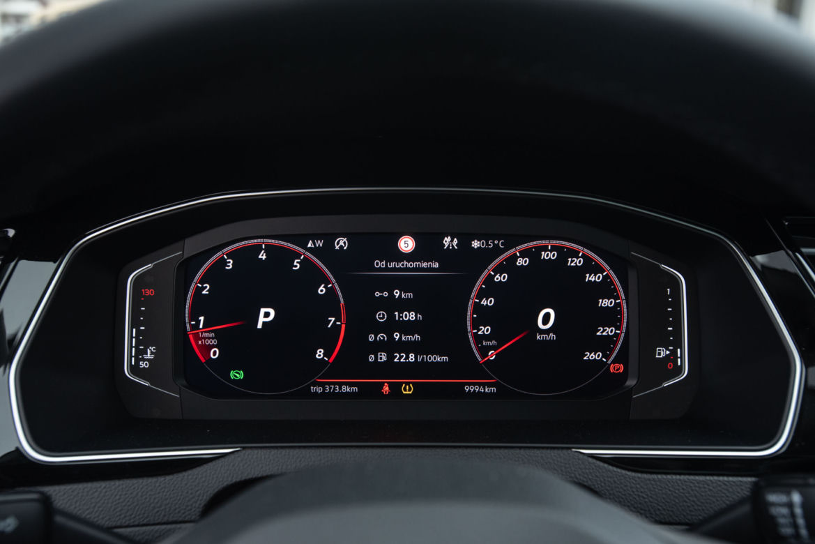Volkswagen Passat Elegance vs Skoda Superb Sportline
