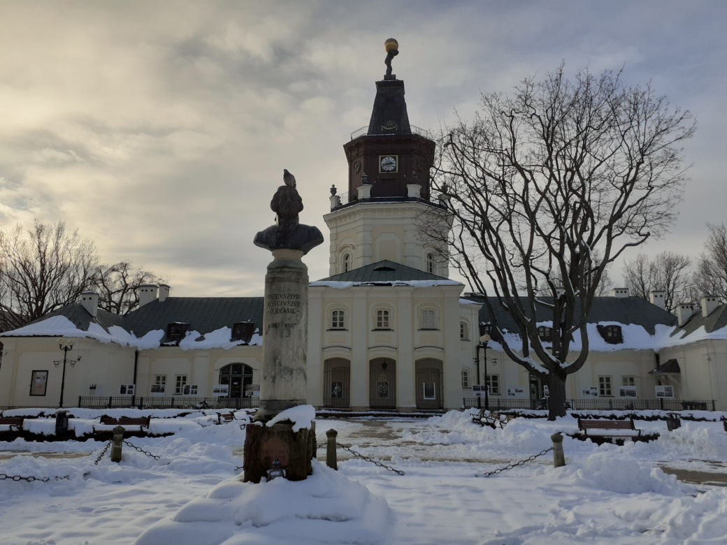 Jak wyglądała ulica Piłsudskiego w Siedlcach i okolica dawnej bramy-dzwonnicy pod koniec stycznia 2021?