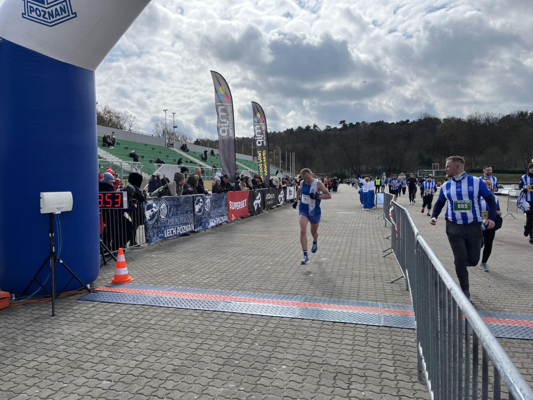 Kibolska Dycha 2024. Wyjątkowy bieg kibiców Lecha Poznań