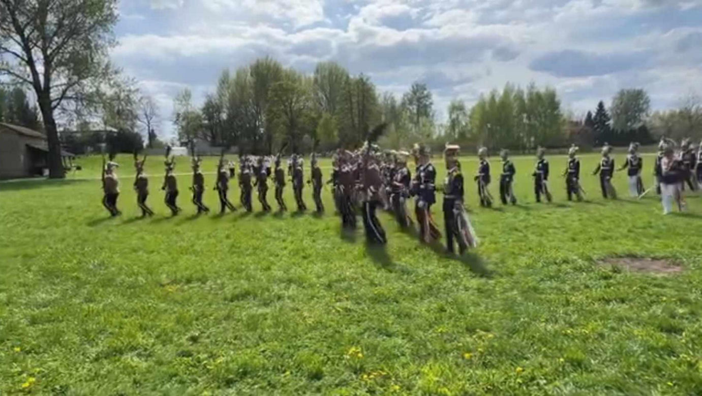 Muzyk zmarł podczas parady. 
