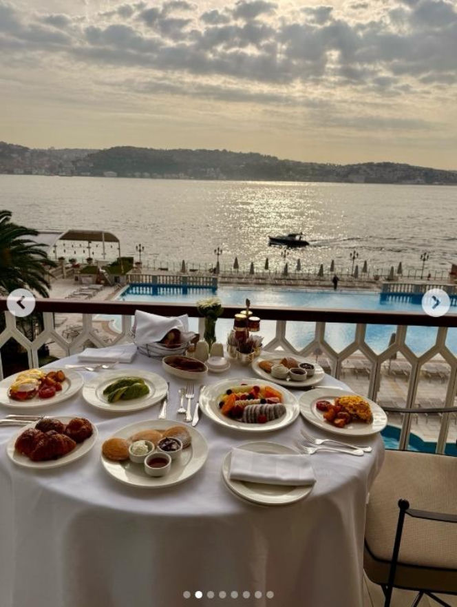 Kuba Wojewódzki z domniemaną żoną w kolejnej podróży! Nieźle sobie dogadzają