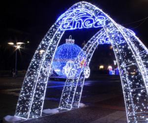 Iluminacja świąteczna na pl. Lotników