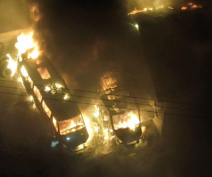 Potężny pożar zakładu pod Krakowem. Spłonęły autobusy i ciągnik rolniczy