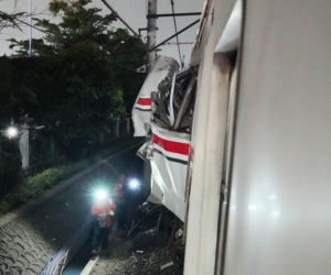 Indonezja/ Do 14 wzrosła liczba ofiar śmiertelnych kolizji pociągów, 84 osoby ranne