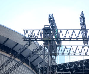 Scena Sylwestra z Dwójką TVP w trakcie budowy