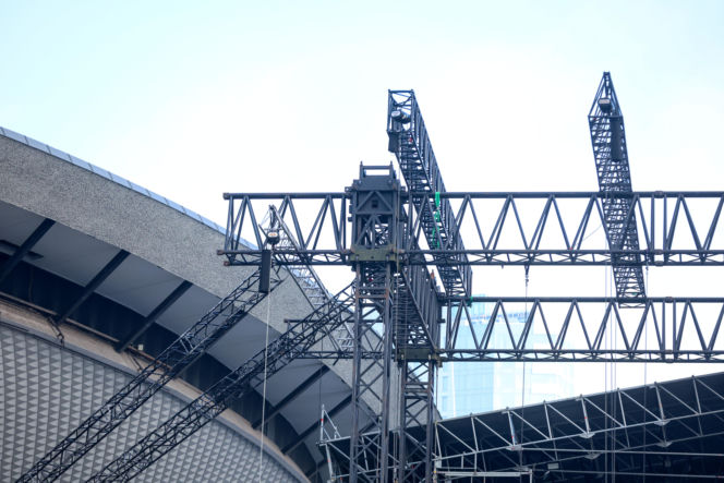 Scena Sylwestra z Dwójką TVP w trakcie budowy