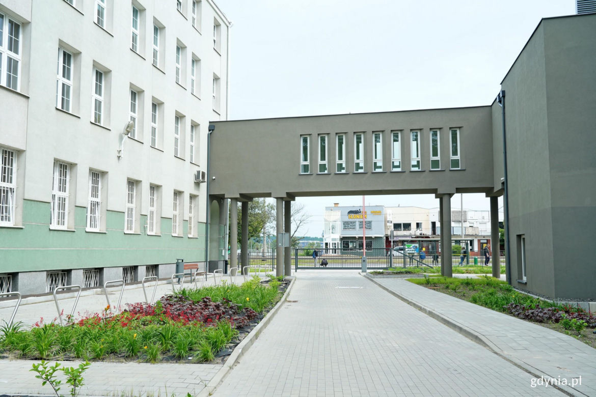 Hala sportowa przy ZSHG w Gdyni, ul. Morska 77