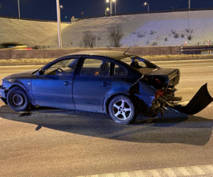Cztery auta rozbite, sprawca zwiał. W akcji psy tropiące