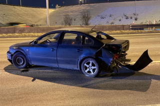 Cztery auta rozbite, sprawca zwiał. W akcji psy tropiące